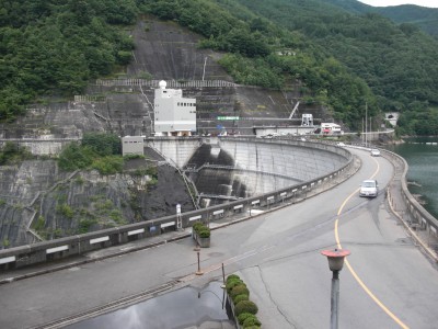 奈川渡ダムとR158