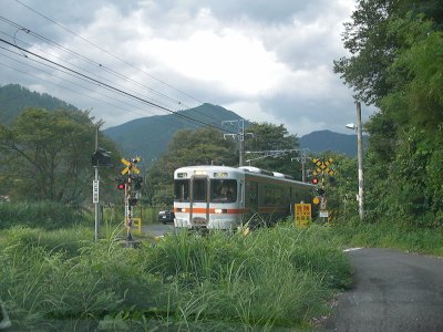 ちょうど通過した中央本線（中津川行き）