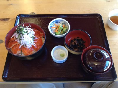 信州サーモン漬け丼