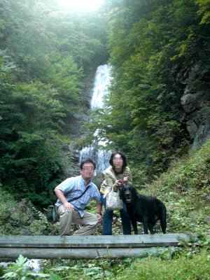唐沢の滝で記念撮影