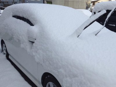 雪に埋まった愛車